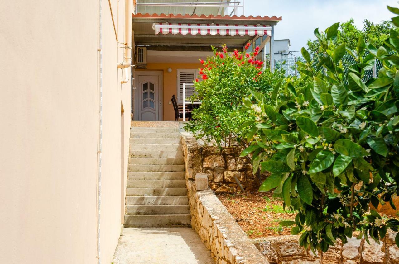 Apartments Daniela Завалатица Экстерьер фото